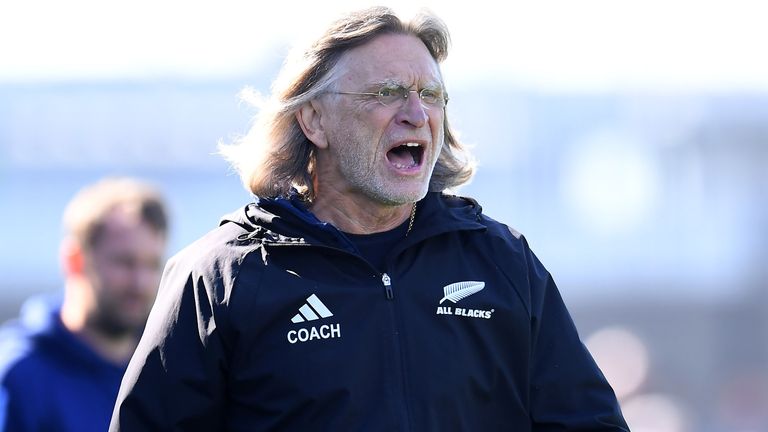 Norbert Elgert bleibt Schalkes Nachwuchs noch mindestens eine Saison treu. 