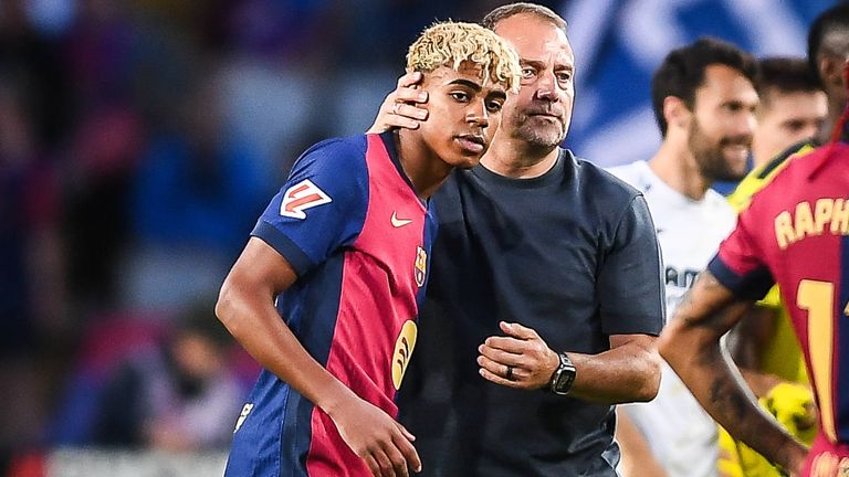 Hansi Flick stärkt Lamine Yamal den Rücken.