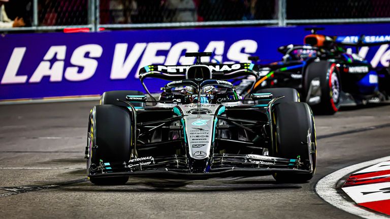 George Russell (Mercedes) setzt im 3. Freien Training beim GP von Las Vegas die Bestzeit. 