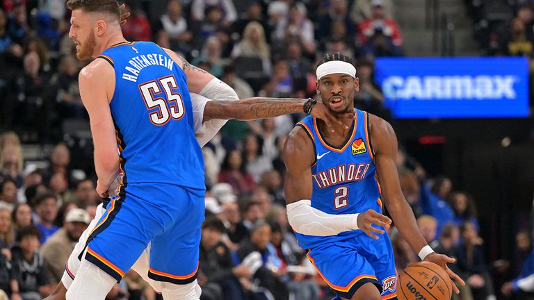 OKC-Center Isaiah Hartenstein (l.) blockt für den amtierende NBA-MVP Shai Gilgeous-Alexander.