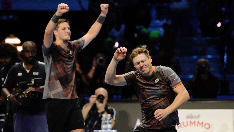 Henry Patten (l.) und Harri Heliövaara (r.) bejubeln den Sieg bei den ATP-Finals.
