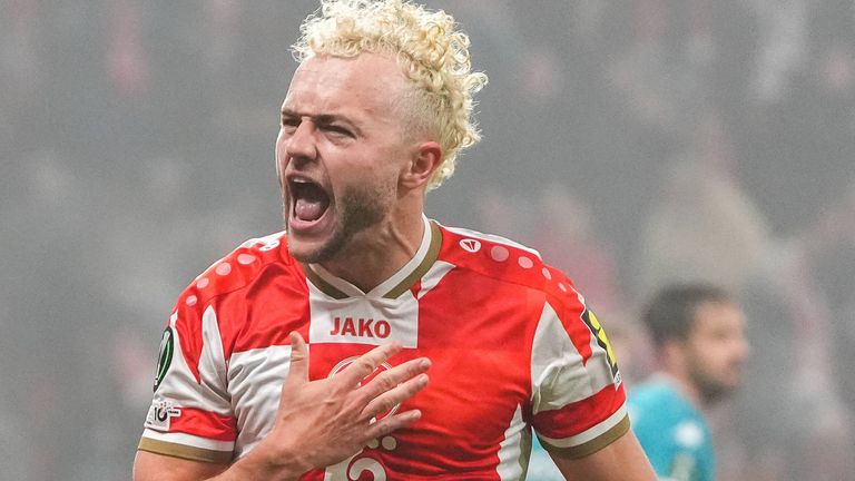 Der FSV Mainz 05 gewinnt auch dank Benedict Hollerbach auch sein drittes Spiel in der Conference League. 