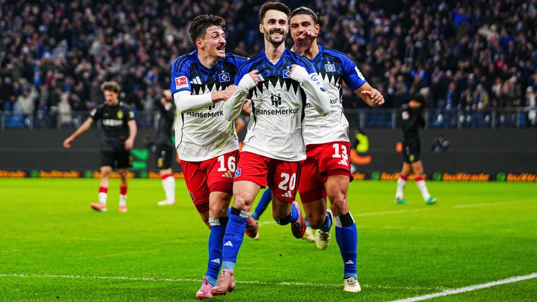 Der HSV feiert einen Last-Minute-Sieg gegen den VfB Stuttgart.