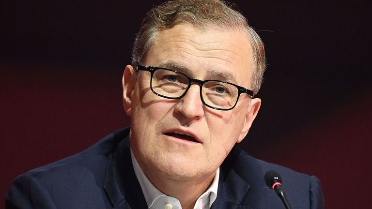 Jan-Christian Dreesen kritisiert die Pariser Polizeipräfektur scharf.