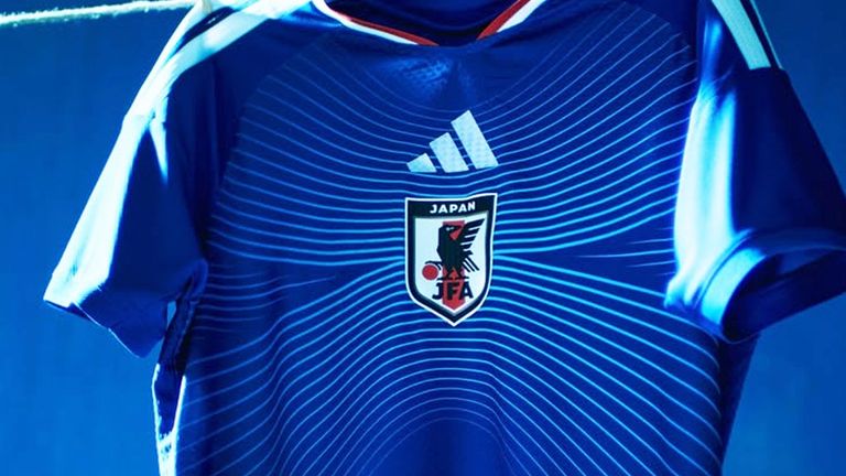 JAPAN: HEIMTRIKOT - Quelle: Instagram @japanfootballassociation