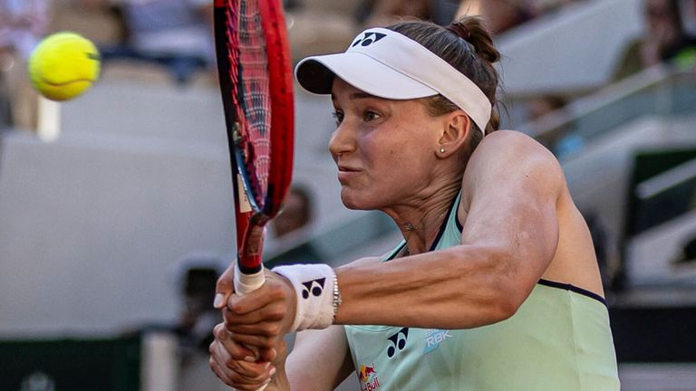 Jelana Rybakina erreicht gegen Jessica Peluga ihren ersten WTA FInals-Finaleinzug. 