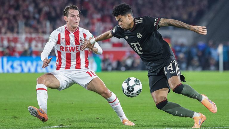 Zwei Neuzugänge im Duell: Bayerns Luis Diaz (r.) und Kölns Jakub Kaminski (l.).