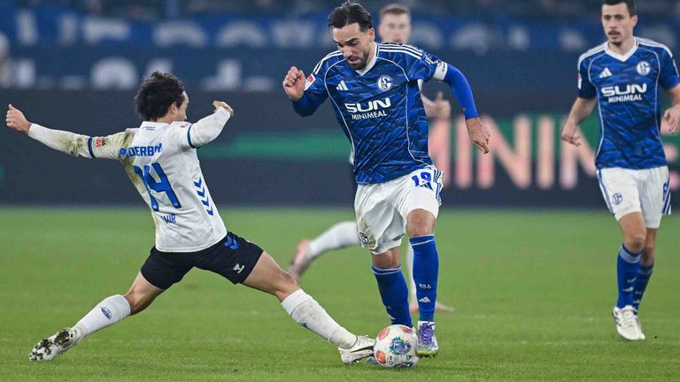 Der FC Schalke trifft am Abend auf Spitzenreiter Paderborn. 