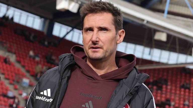 Der 1. FC Nürnberg verlängert den Vertrag mit Trainer Miroslav Klose.