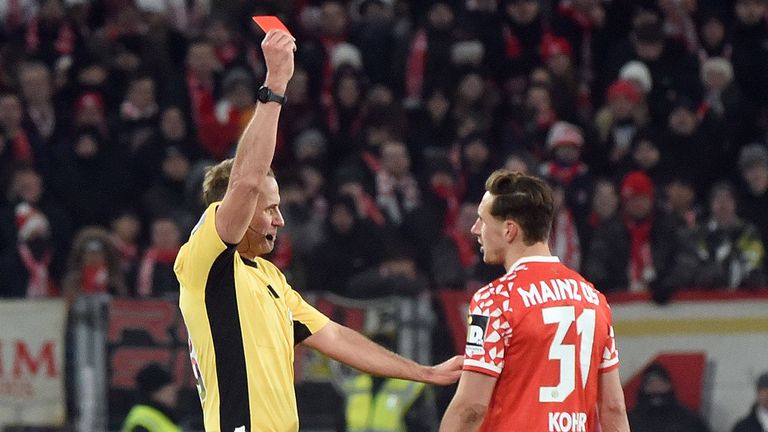 Dominik Kohr kassierte am Freitag seinen neunten Platzverweis in der Bundesliga.