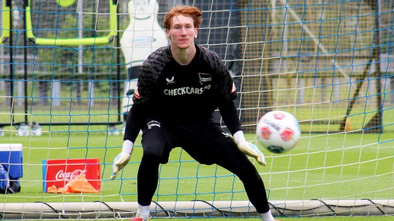 ...Dort parierte Heide im Elfmeterschießen zwei Strafstöße, dasselbe gelang ihm auch im Finale. Im Sommer kam dann der Wechsel