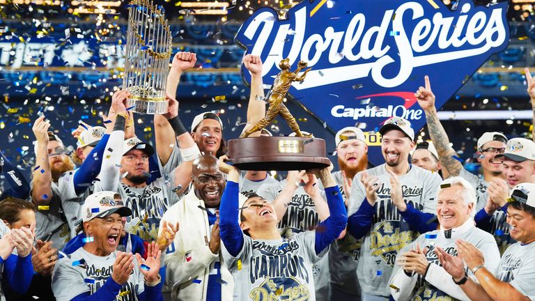 Die Los Angeles Dodgers haben die World Series gewonnen und damit ihren Titel verteidigt.