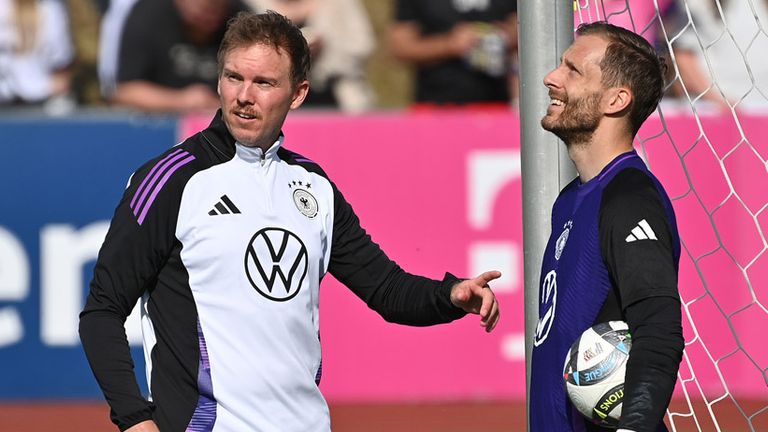Torwart Oliver Baumann (r.) und Bundestrainer Julian Nagelsmann (l.) kennen sich bereits aus Hoffenheimer Zeiten. 