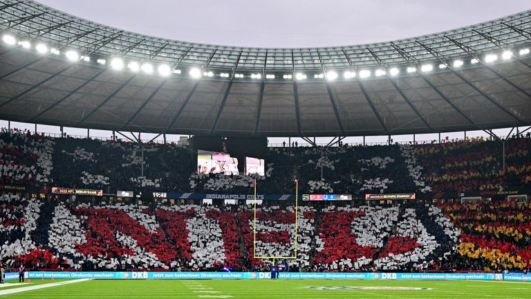 Die Fans in Berlin feiern ein gigantisches Football-Fest. 