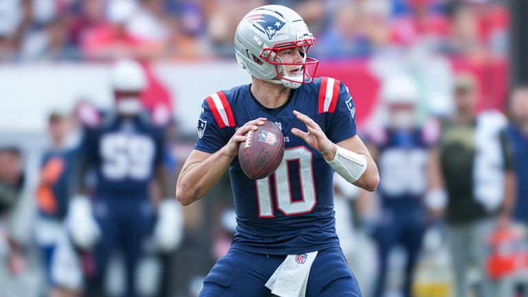 Drake Maye (10) und die New England Patriots eröffnen den 11. Spieltag gegen die New York Jets.
