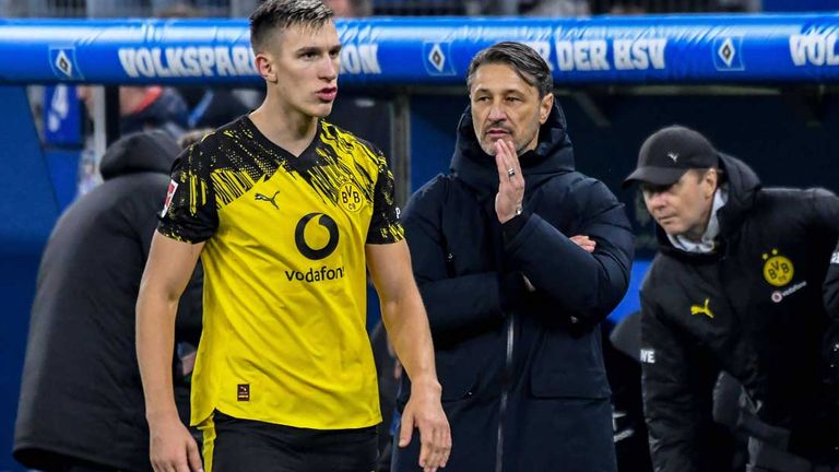 Nico Schlotterbeck (l.) und Niko Kovac waren nach dem 1:1 in Hamburg enttäuscht.