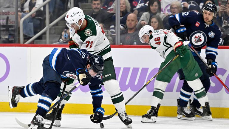 Nico Sturm (Nummer 78) steht nach seiner Operation wieder auf dem Eis.