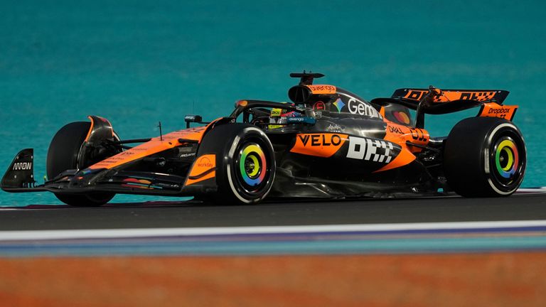 Oscar Piastri (McLaren) ist im ersten und einzigen Freien Training in Katar der Schnellste.