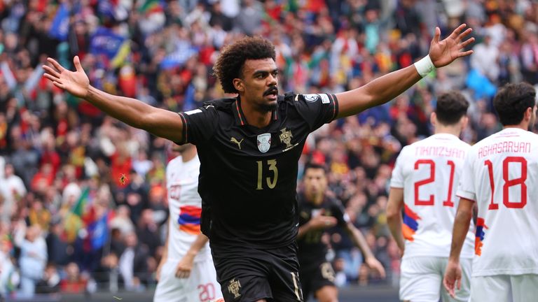 Renato Veiga bejubelt den ersten von neun Treffern Portugals.