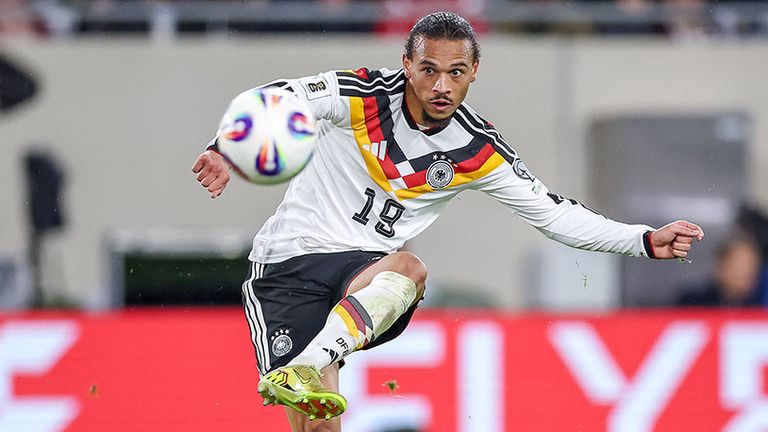 DFB-Rückkehrer Leroy Sane schießt aufs Tor.