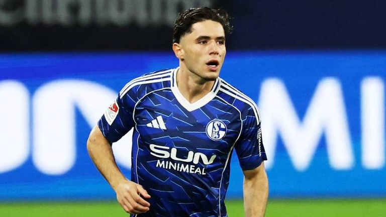 Der FC Schalke trifft am Abend auf Spitzenreiter Paderborn. 