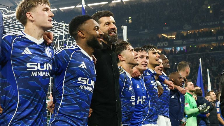 Der FC Schalke feiert die Tabellenführung nach dem 14. Spieltag in der 2. Bundesliga. 