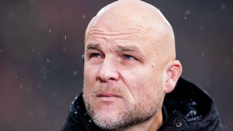 Rouven Schröder lässt die Trainer-Frage in Gladbach weiter offen.