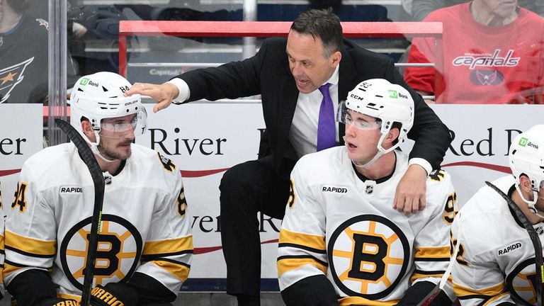 Boston Bruins Trainer Marco Sturm feiert nächsten NHL-Sieg.