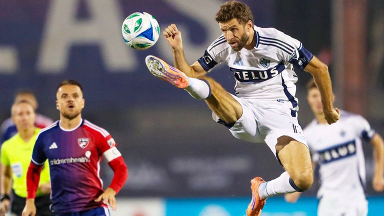 Thomas Müller (mit Ball) und die Vancouver Whitecaps stehen im Playoff-Viertelfinale der MLS.