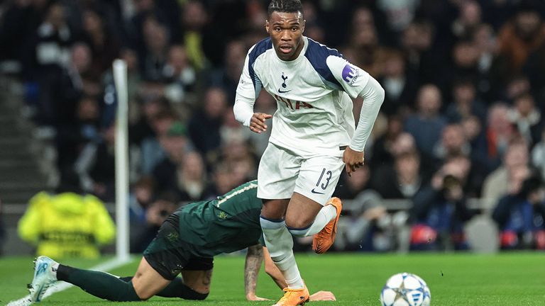 Destiny Udogie in Aktion für Tottenham Hotspur im Champions-League-Spiel gegen den FC Kopenhagen.