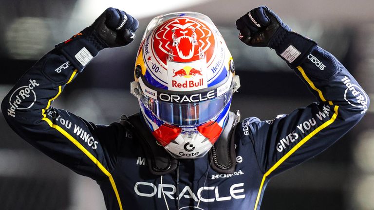 Max Verstappen bejubelt seinen Sieg in Las Vegas.