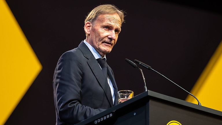 Hans-Joachim Watzke hält eine Rede bei der BVB-Mitgliederversammlung.