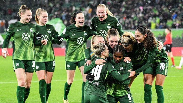 Die Wolfsburg-Frauen feiern einen klaren CL-Heimsieg gegen United. 