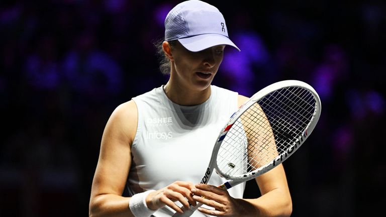 Iga Swiatek scheitert an Amanda Anisimova bei den WTA Finals.