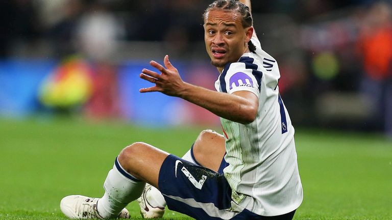 Spurs-Star Xavi erlebte einen Horrorabend im Spiel gegen Chelsea.