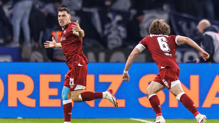 Stefano Russo (links) jubelt nach seinem späten Ausgleichstreffer zum 1:1. Am Freitag nach der Winterpause geht es gegen Fortuna Düsseldorf.