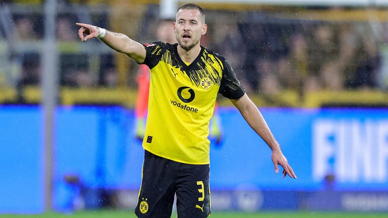 Waldemar Anton muss gegen Bodo/Glimt vorzeitig ausgewechselt werden.