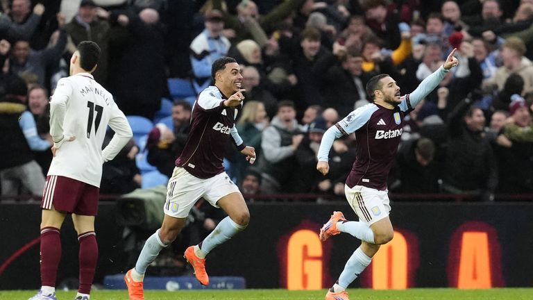 Emi Buendia (rechts) feiert späten 2:1-Siegtreffer gegen Arsenal.  Für Aston Villa geht es am Sonntag gegen West Ham United. 