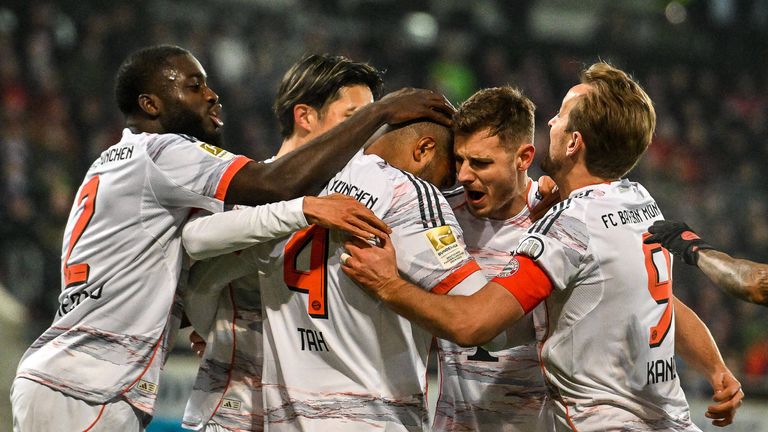 Die Bayern feiern in Heidenheim den nächsten Auswärtssieg.