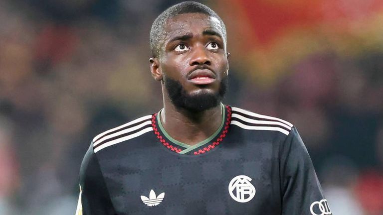 Bayern-Star Dayot Upamecano zieht mit seiner Familie offenbar innerhalb von München um. 