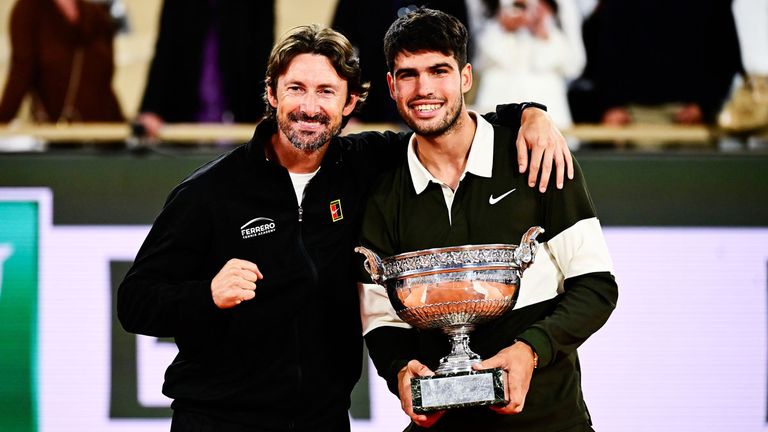 Carlos Alcaraz (r.) trennt sich nach sieben Jahre von seinem Trainer Juan Carlos Ferrero (l.).