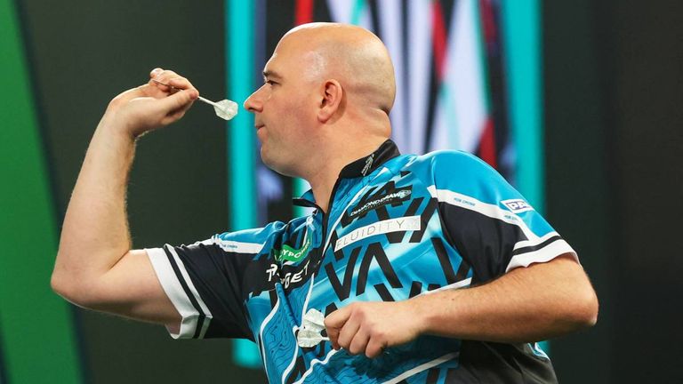 Rob Cross steht bei der Darts-WM in Runde zwei. 