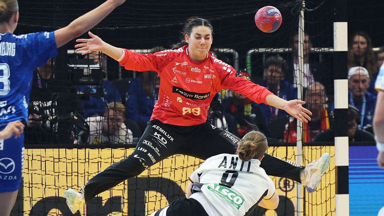 DHB-Frauen feiern nächsten Erfolg bei Heim-WM.