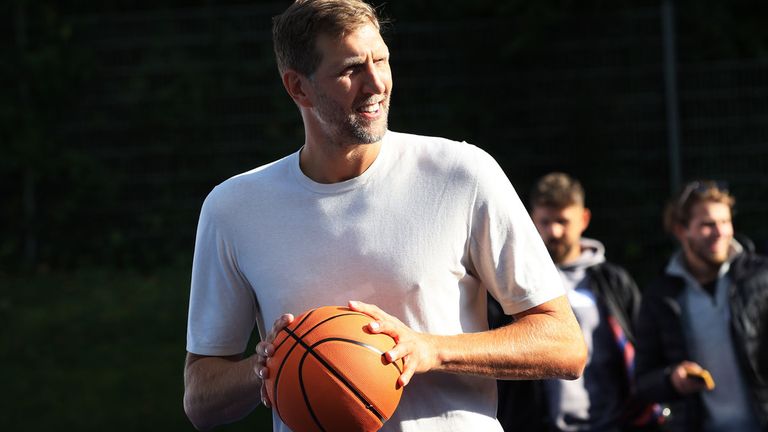 Dirk Nowitzki wird in die FIBA Hall of Fame aufgenommen.