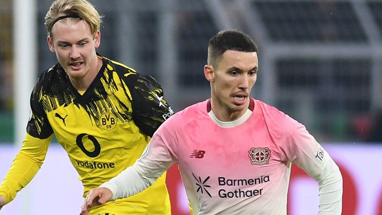 Alejandro Grimaldo (vorne) steht der Werkself wieder zur Verfügung.