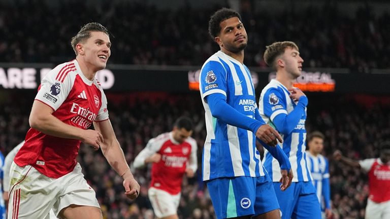 Viktor Gyökeres (l.) bejubelt Arsenals Treffer zum zwischenzeitlichen 2:0.