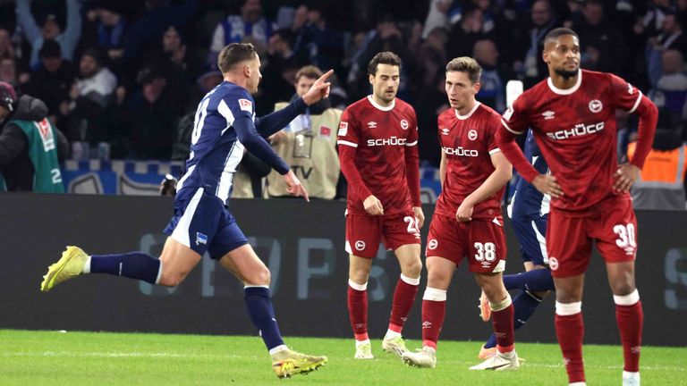 Nach einem Traumkonter: Paul Seguin bringt Hertha gegen Bielefeld in Front.