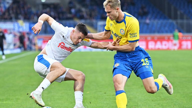 Eintracht Braunschweig und Holstein Kiel teilen sich in der 2.Bundesliga die Punkte.