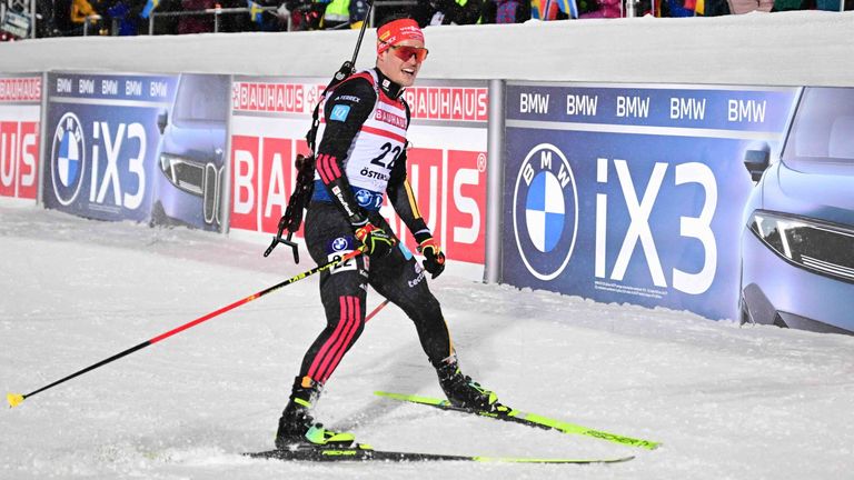 Biathlet Philipp Horn bejubelt seinen ersten Podestplatz seiner Karriere