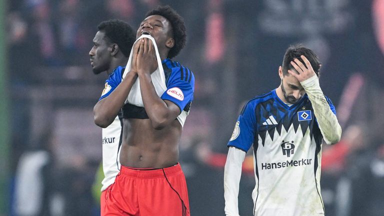 Der Hamburger SV scheitert im DFB-Pokal auf dramatische Art und Weise. 